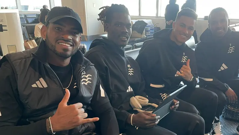 Anderson Lopes viaja com Yokohama Marinos para pré-temporada e não fala com imprensa sobre interesse do Botafogo