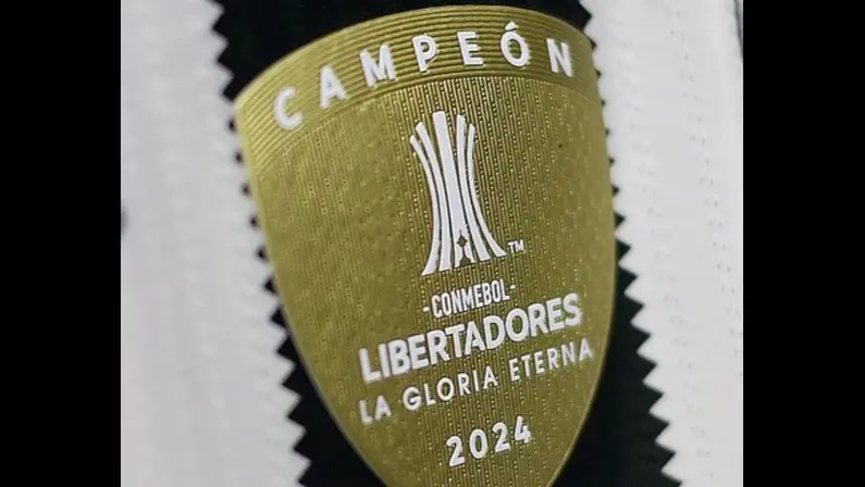 Patch do título da Libertadores-2024 na camisa do Botafogo