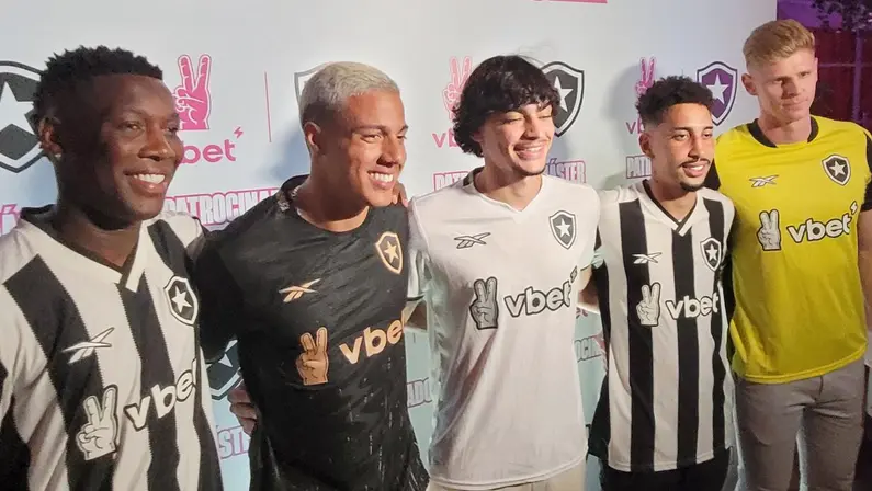 Marca da Vbet estampada na camisa do Botafogo