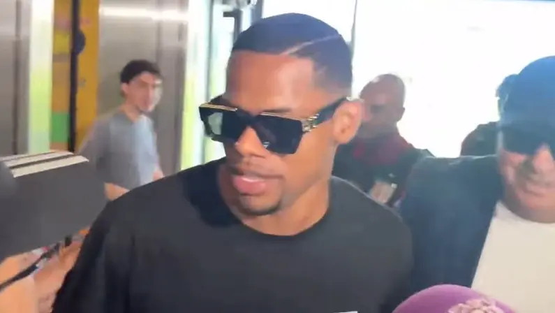 Ex-Botafogo, Júnior Santos desembarca em Belo Horizonte para assinar com o Atlético-MG: ‘Muito feliz de chegar aqui’