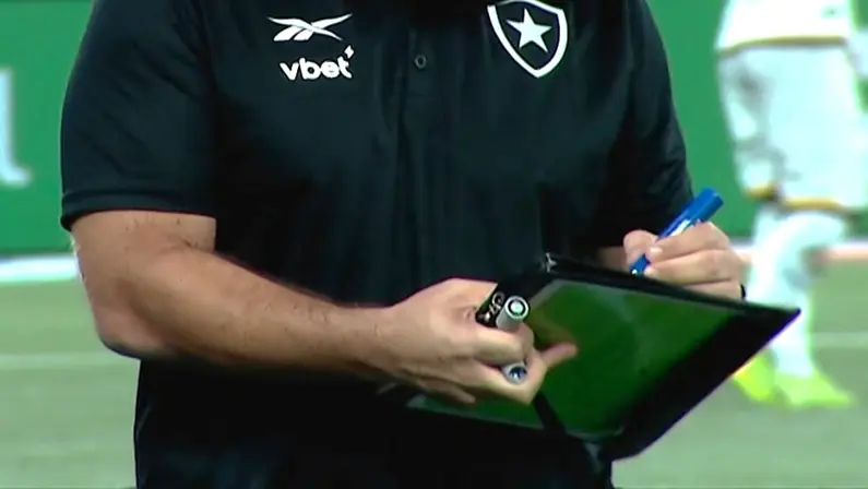 Prancheta de técnico em Botafogo x Volta Redonda | Campeonato Carioca 2025