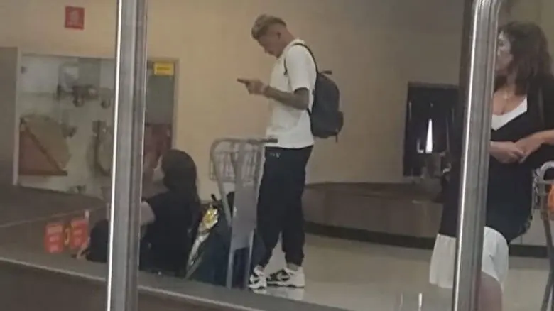 Tiquinho Soares, do Botafogo, viaja para São Paulo para se apresentar ao Santos