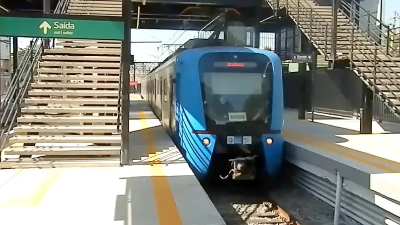 Trem da SuperVia na Estação Olímpica Engenho de Dentro (Estádio Nilton Santos - Engenhão)