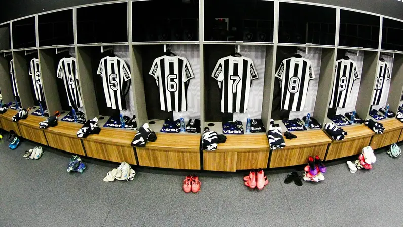 Com laterais improvisados e Yarlen, Botafogo está escalado para enfrentar a Portuguesa