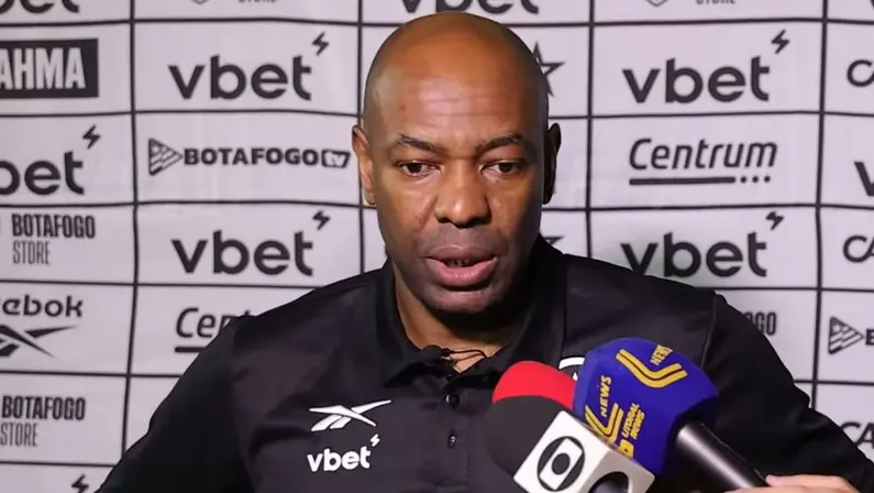 Caçapa ressalta missão no Botafogo: ‘Me sinto pronto, mas o mais importante é o novo treinador encontrar um time mais encorpado’