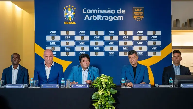 O que foi a arbitragem na 2ª rodada do Brasileirão? Nível mostra que Botafogo foi gigante no título de 2024