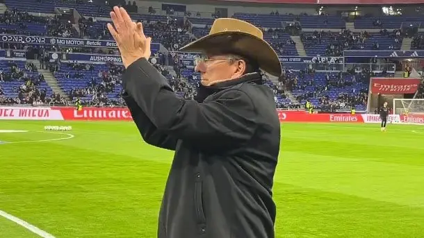 Milly Lacombe critica John Textor e diz: ‘Torcida do Botafogo, antes absolutamente devota, já dá sinais de que não vai aturar desrespeito nem mesmo de um dirigente-ídolo’