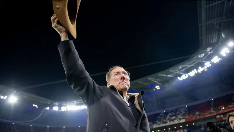 Lyon, de John Textor, obtém licença Uefa junto à Federação Francesa para disputar a Liga Europa 2025/2026