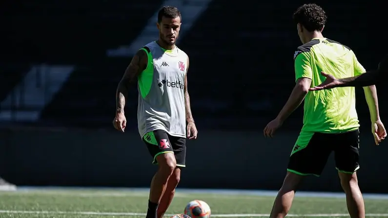 Vasco treina no Estádio Nilton Santos, do Botafogo, antes de encarar o Flamengo