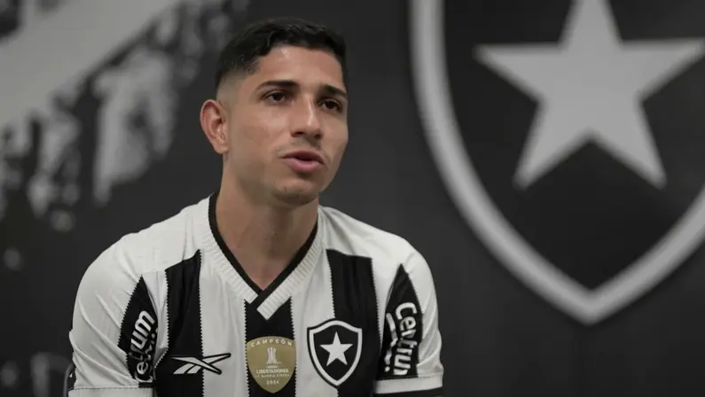 Camisa 10 do Botafogo, Savarino se põe à disposição para ajudar em qualquer posição: ‘Tudo depende do treinador que chegar’
