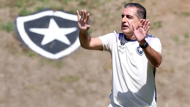 Técnico do Chelsea sub-21 elogia Renato Paiva: ‘Gosta de futebol agressivo, dominador. Pode ser casamento muito feliz com o Botafogo’
