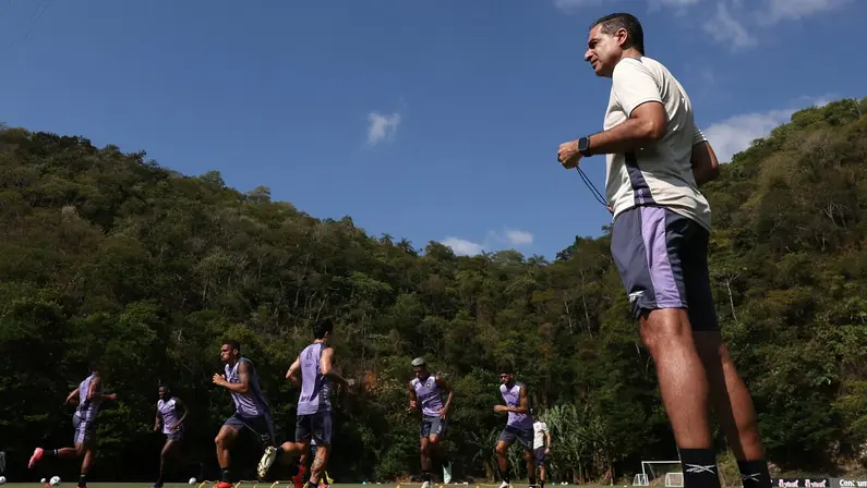 Botafogo fez treino em dois períodos nesta terça e repetirá atividade na quinta; confira programação da semana