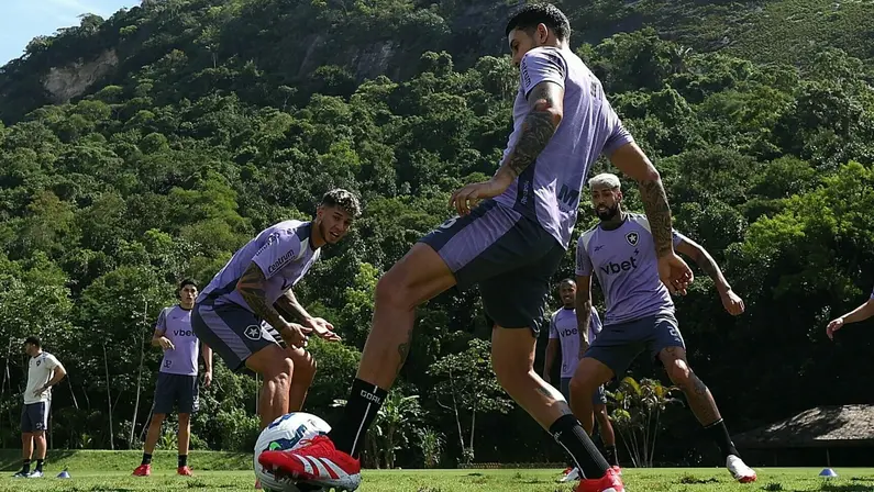 Canal: Botafogo não consegue finalizar negociações e fica sem reforços no último dia da janela doméstica