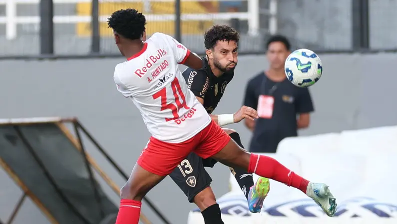 Alex Telles em Red Bull Bragantino x Botafogo | Campeonato Brasileiro 2025