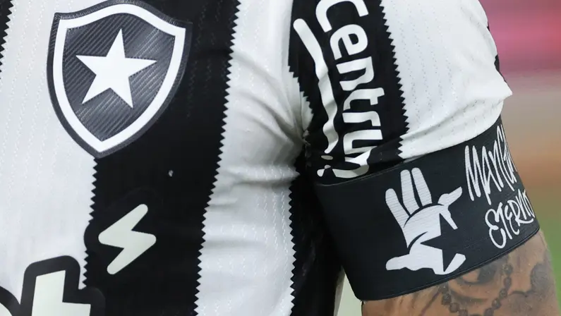 Botafogo prepara lançamento de nova camisa e faz sessão de fotos com jogadores e ídolos; site dá detalhes
