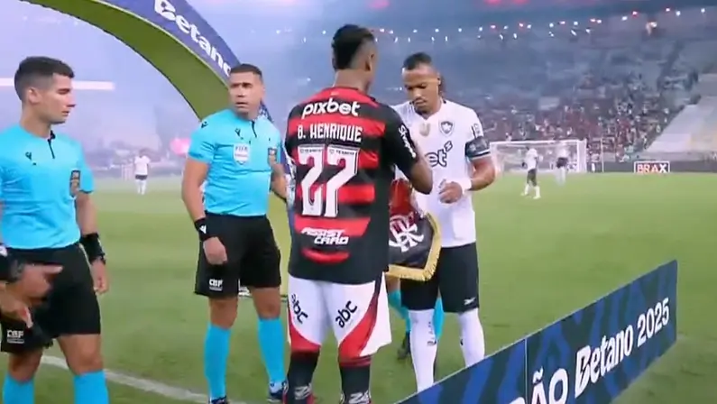Bruno Henrique e Marlon Freitas em Flamengo x Botafogo | Campeonato Brasileiro 2025