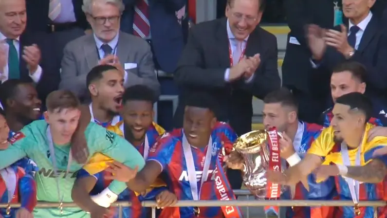 John Textor em Crystal Palace x Manchester City | Final da FA Cup 2025