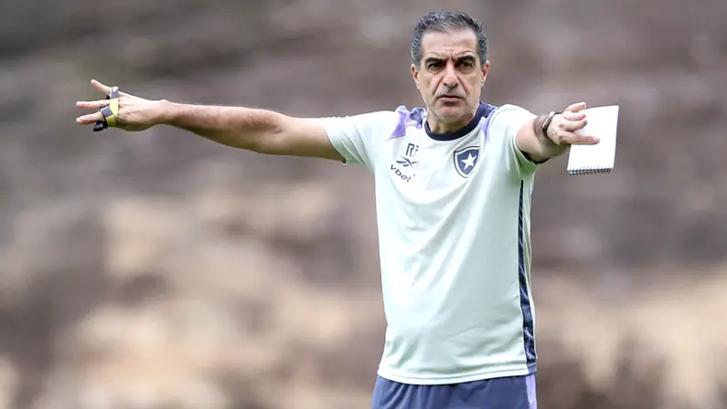 Renato Paiva no treino do Botafogo | 30 de maio de 2025