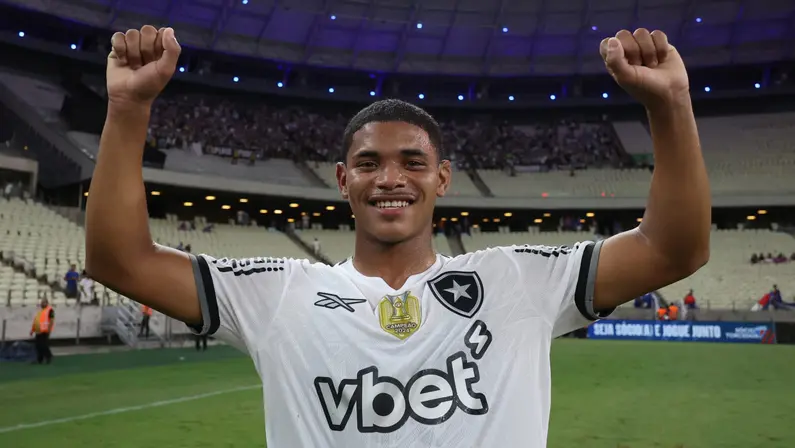 John Textor parabeniza Huguinho no Botafogo por convocação para a Seleção sub-20: ‘Você nos deixou muito orgulhosos’