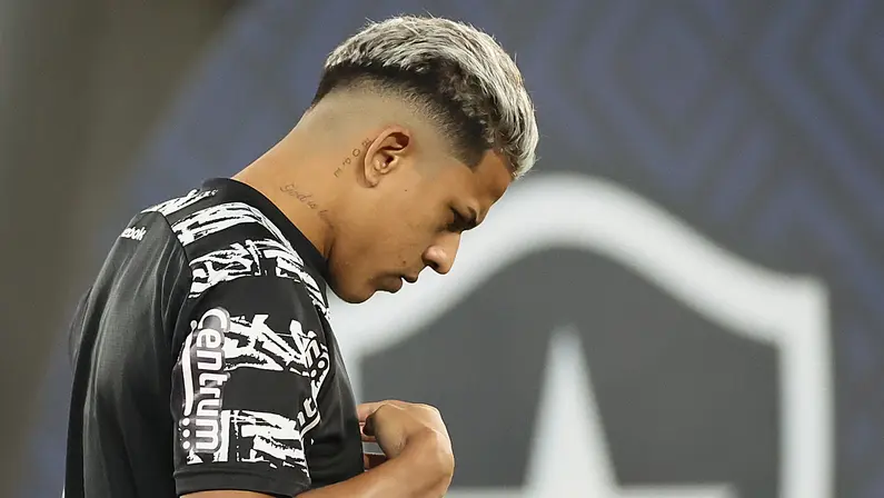 Feyenoord quer Matheus Martins, do Botafogo, por empréstimo; negociação está em andamento