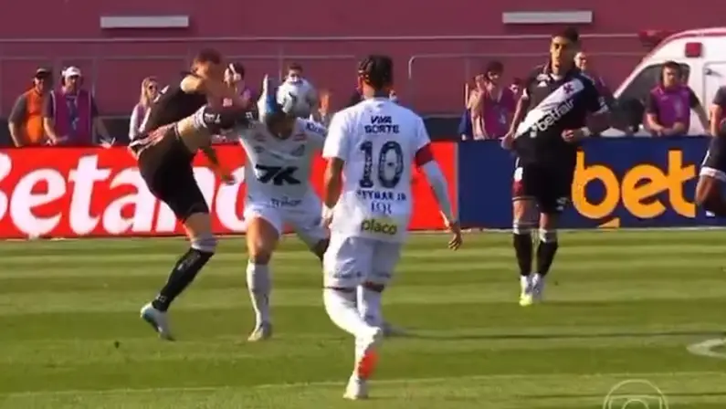 Hugo Moura x Tiquinho em Santos x Vasco