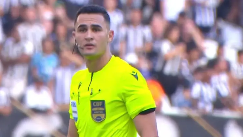 Árbitro Matheus Delgado Candançan em Botafogo x Cruzeiro | Campeonato Brasileiro 2025