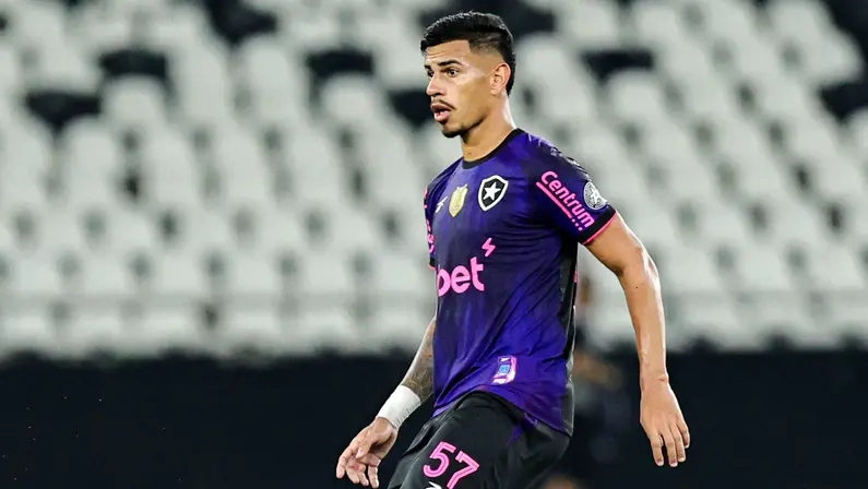 São Paulo demonstra interesse em David Ricardo, mas Botafogo prioriza venda para Europa