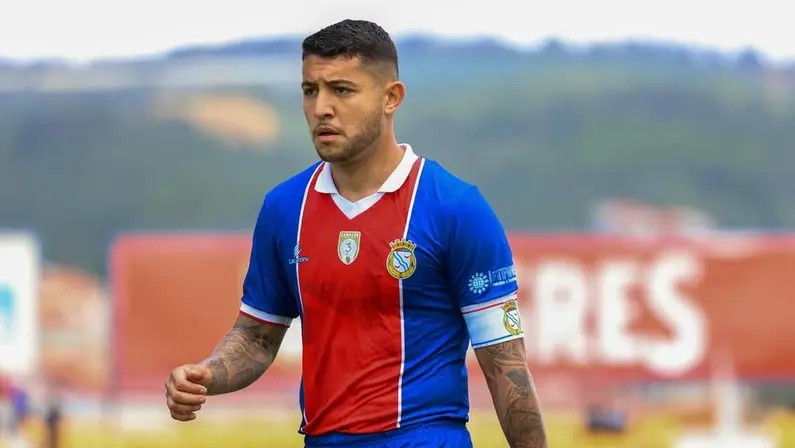 Qarabag quer dinheiro imediato para negociar Pedro Bicalho com o Botafogo