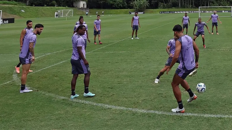 Botafogo mira contratar mais de um volante e sonda nomes que jogaram a Série A do Brasileirão