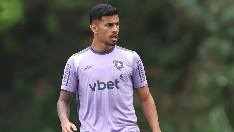 Zagueiro do Botafogo, David Ricardo entra na mira de clube da Itália, diz jornalista