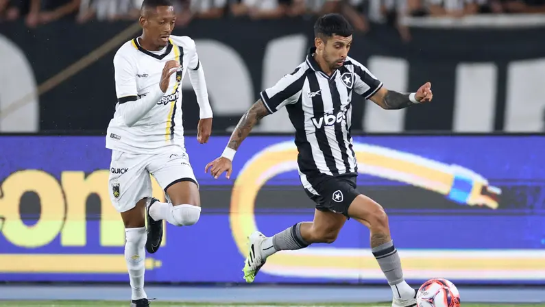 Martín Anselmi enxerga nova posição para Santi Rodríguez no Botafogo: ‘Não imaginávamos que ele poderia jogar assim’