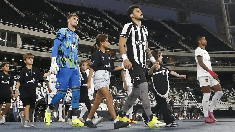 Botafogo reduz folha salarial em cerca de R$ 4 milhões após saídas