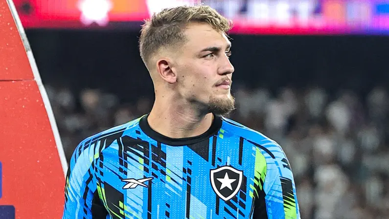 Comentarista enfatiza: ‘O Botafogo precisa de um goleiro. Léo Linck hoje é um profissional assustado, a bola que for no gol vai entrar’