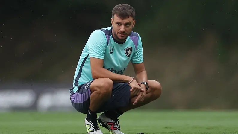 Textor tem escolhido treinadores ruins para o Botafogo ou não tem dado a eles o que cada um necessita?