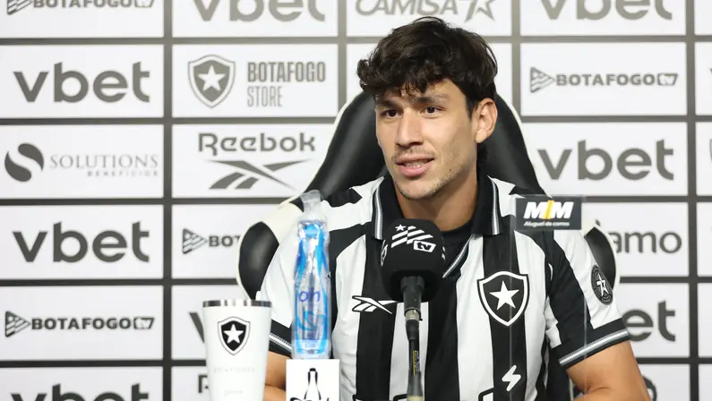 Ferraresi revela contato com Savarino antes de fechar com Botafogo: ‘Só falou coisas boas’