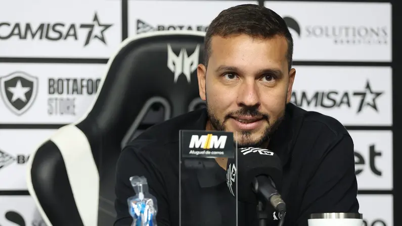 Alessandro Brito admite tristeza por eliminação do Botafogo na Libertadores, mas diz: ‘Acreditamos muito no elenco, na comissão e no estafe. Estamos muito seguros’