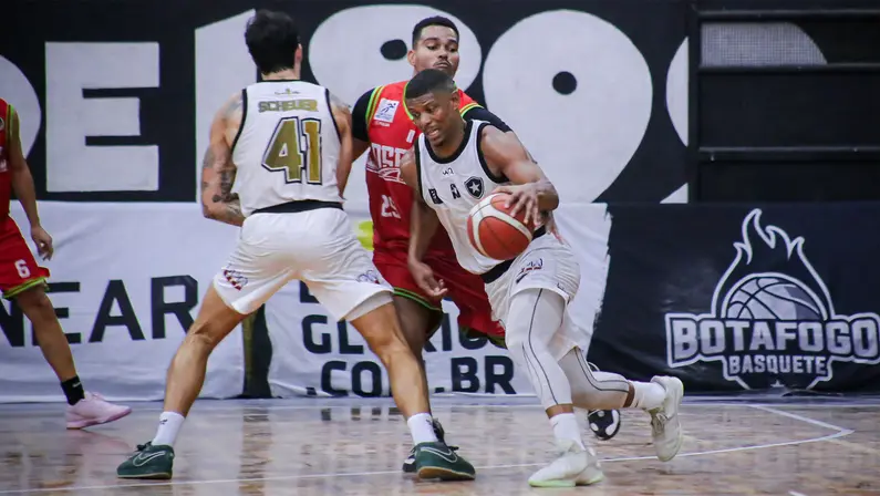 Botafogo vira no fim e vence Osasco em duelo direto contra o rebaixamento no NBB