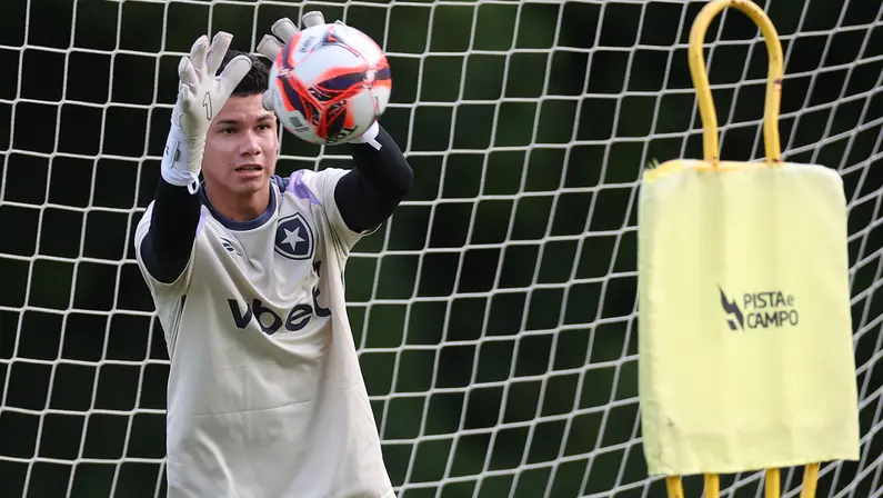 E o Cristhian Loor? Jornalista explica motivo para Botafogo não usar jovem goleiro equatoriano