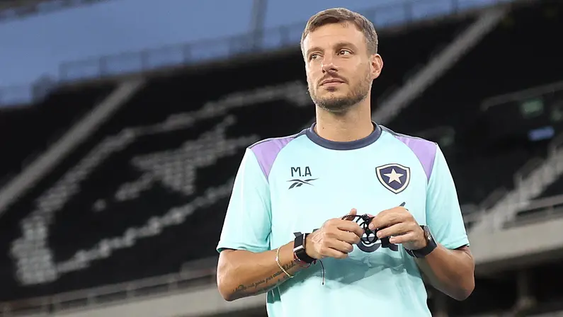 Botafogo respalda Martín Anselmi e vê trabalho ‘muito bom’ diante de contexto conturbado