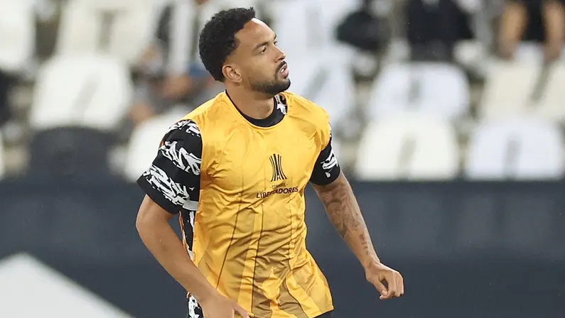Vitinho diz que Botafogo ‘não esperava’ eliminação na Libertadores, manda recado para a torcida e diz: ‘É uma noite que dói’
