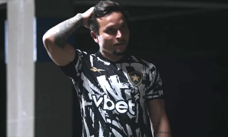 Artur | Novo uniforme número 4 do Botafogo | Coleção Reebok 2024/2025
