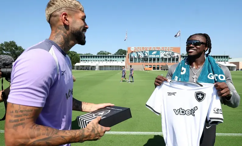 Eagles Botafogo - Alexander Barboza e A.J. Brown