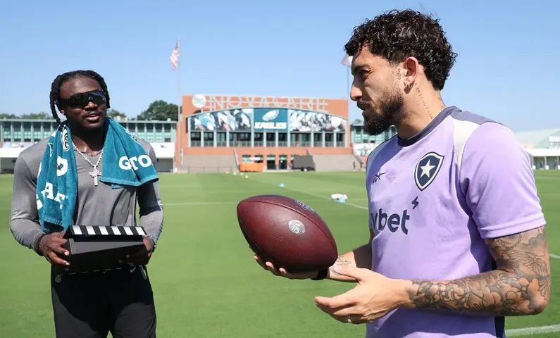 Eagles Botafogo - Alex Telles e A.J. Brown