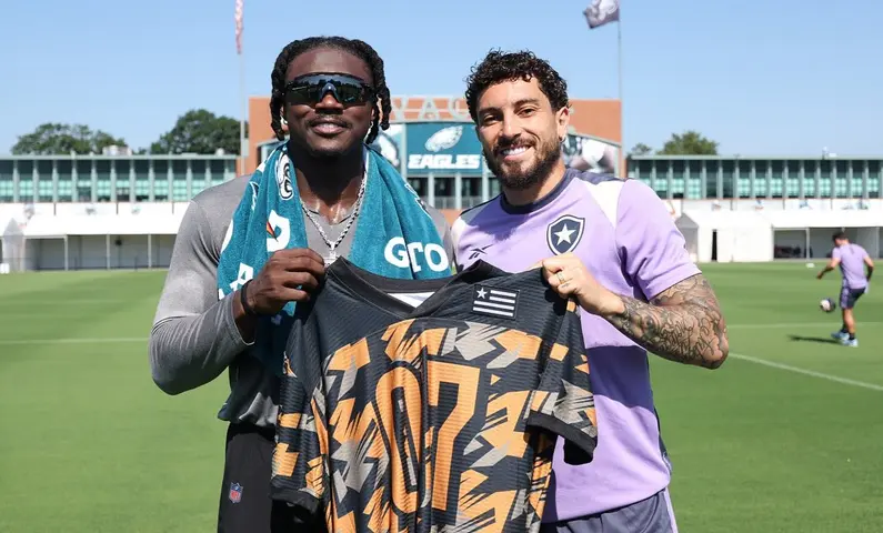 Eagles Botafogo - Alex Telles e A.J. Brown