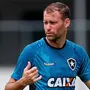 Perto de poder assinar pré-contrato, Carli é monitorado por Grêmio e Atlético-MG