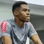 Sem pressa para definir futuro, Elias foi sondado por Botafogo e Vasco