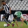 Atuação sonolenta e batida na trave: fatores do empate do Botafogo