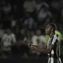 Marcelo Benevenuto avalia jovens zagueiros do Botafogo e cobra maior paciência da torcida com garotos: ‘Isso chateia’