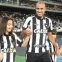 Roger vê passagem pelo Botafogo como especial: ‘Time era uma máquina. Me arrependo da forma como saí’