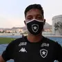 Sousa comemora efetivação no Botafogo e se espelha em Marcelo Benevenuto: ‘Em breve vai estar na Seleção’